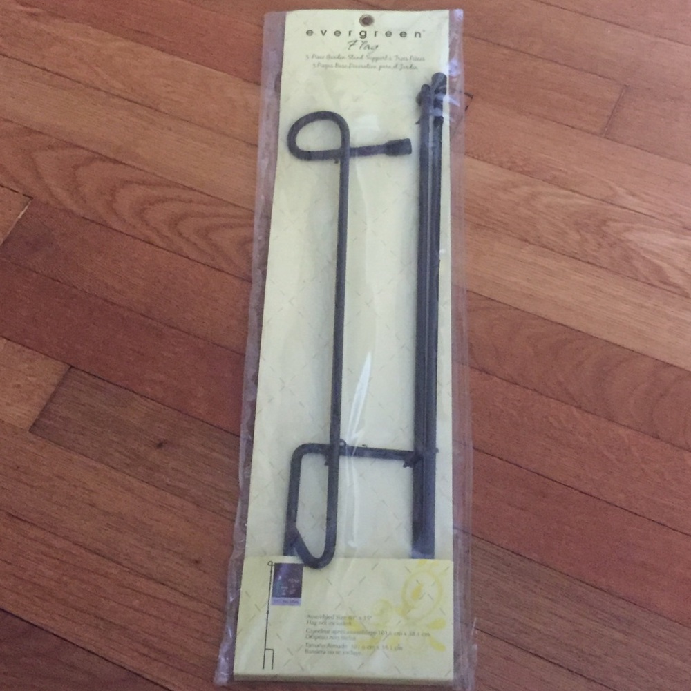 Garden Flag 3-Piece Stand Brand New